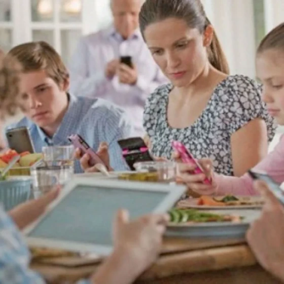 Phubbing and family