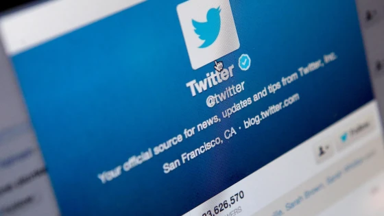 Twitter tries to change chronology to relevance