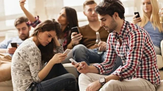 Phubbing, the bad habit most cell phone users have