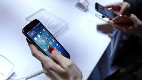 Cell phone users in Argentina complain about changes to their plans