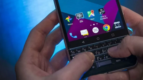 BlackBerry Mercury, the new smartphone with a physical keyboard from TCL